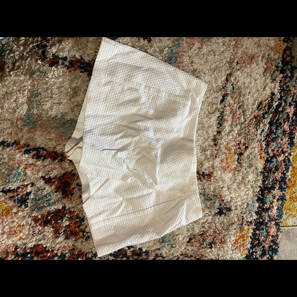 NWT Lilly Pulitzer white envelope shorts/skort